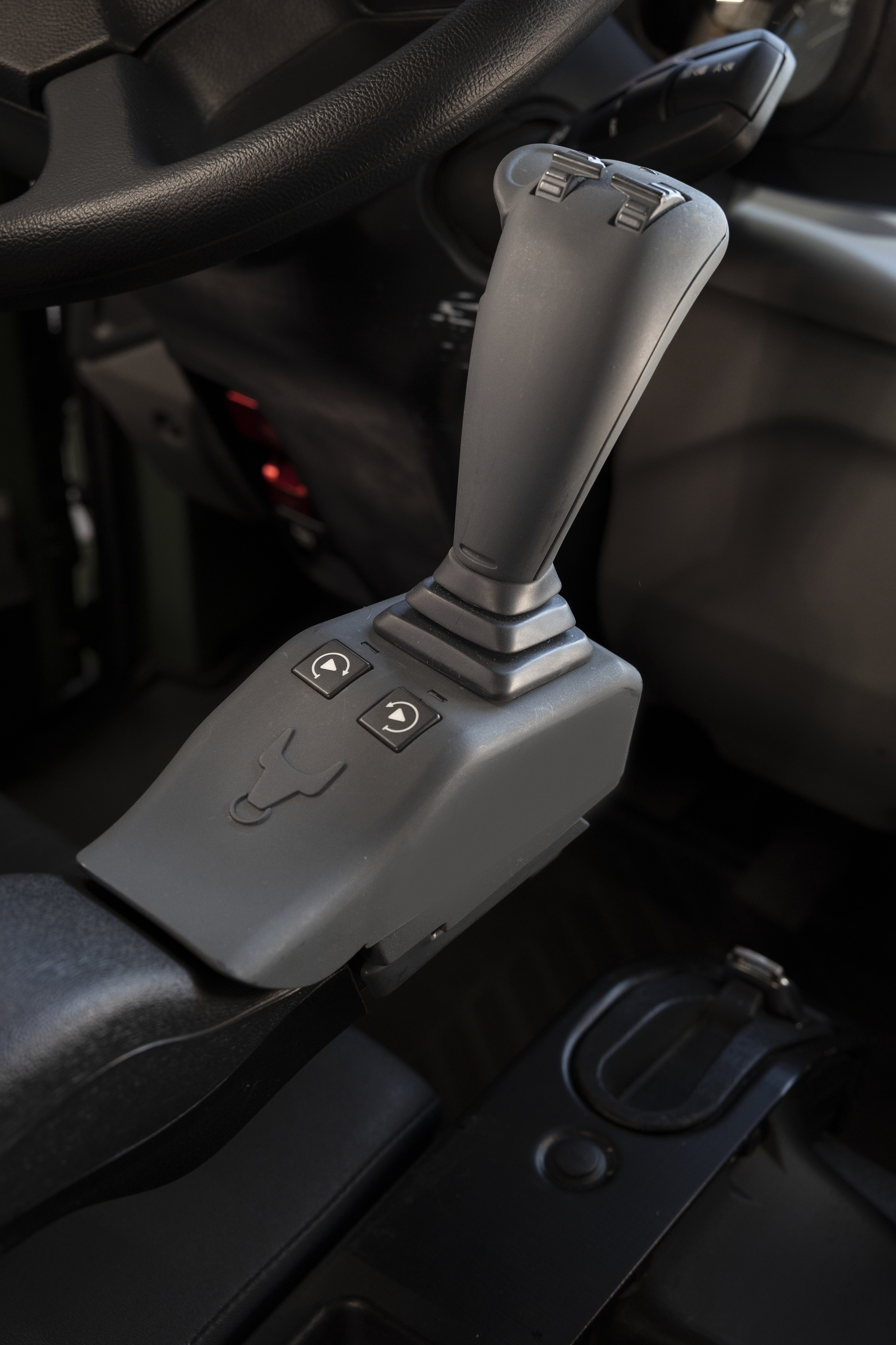 Neues Bediensystem UNI-TOUCH für Unimog Geräteträger Neues Bediensystem UNI-TOUCH für Unimog Geräteträger – Intuitiv, flexibel, ohne Schnickschnack