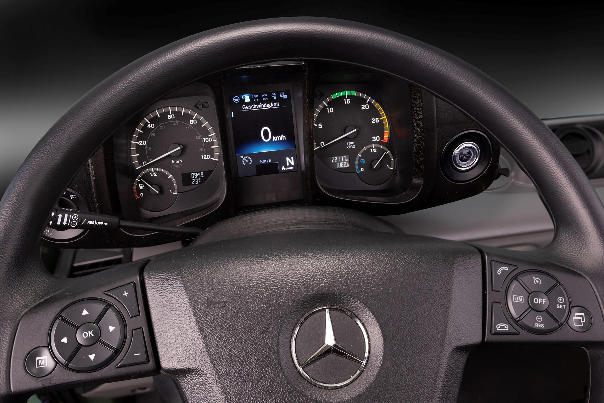 Neues Bediensystem UNI-TOUCH für Unimog Geräteträger Neues Bediensystem UNI-TOUCH für Unimog Geräteträger – Intuitiv, flexibel, ohne Schnickschnack