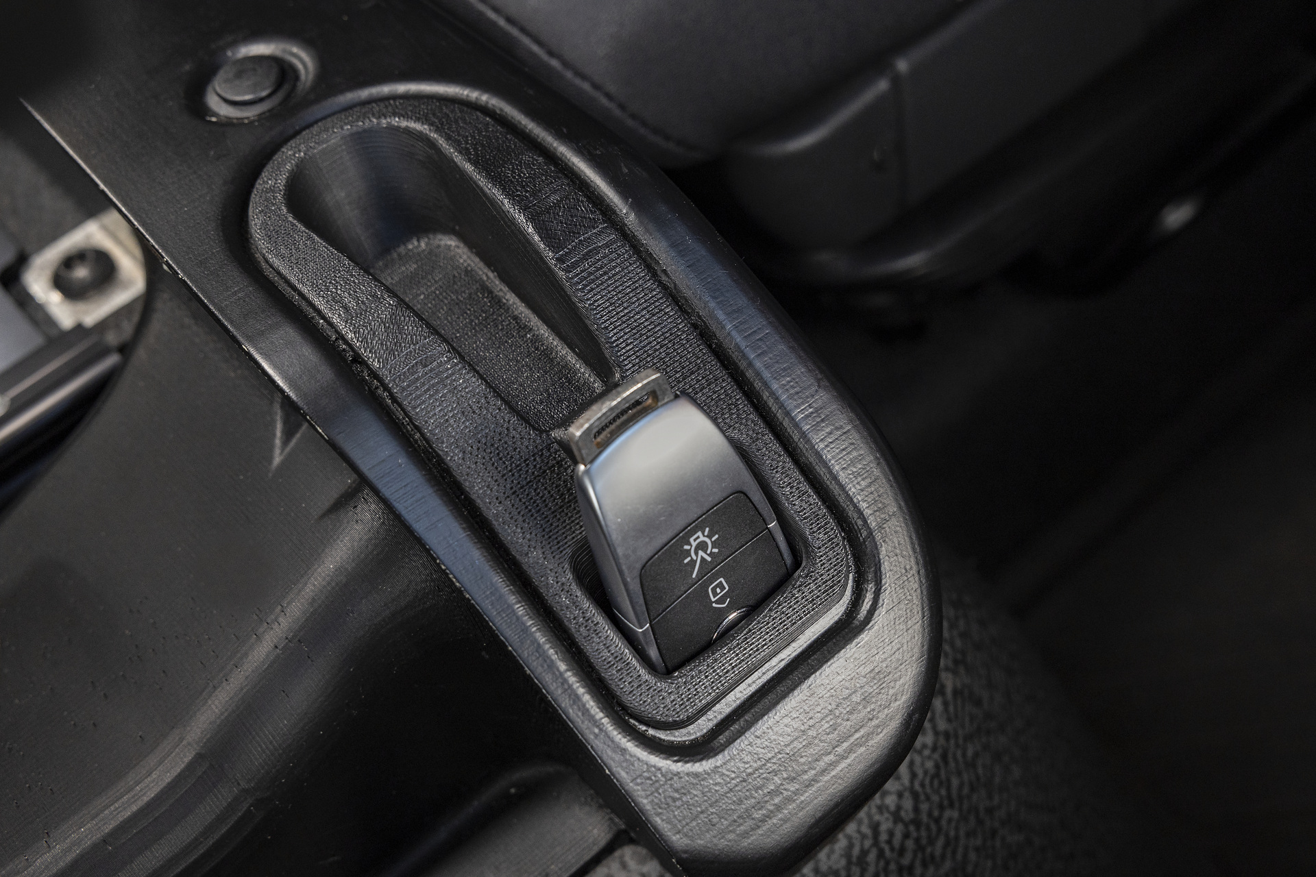 Neues Bediensystem UNI-TOUCH für Unimog Geräteträger Neues Bediensystem UNI-TOUCH für Unimog Geräteträger – Intuitiv, flexibel, ohne Schnickschnack