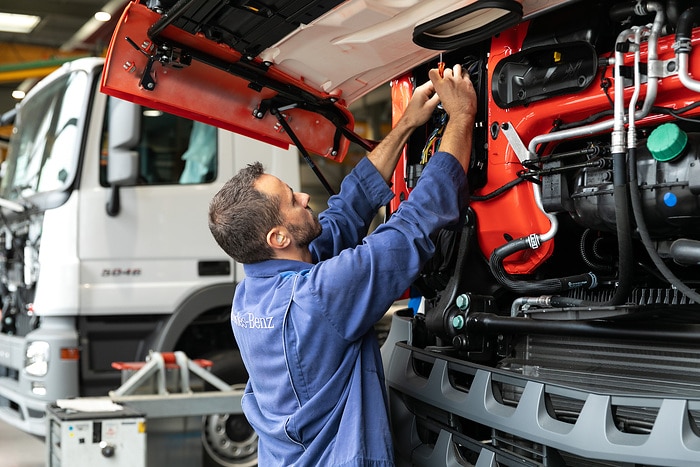 Das Besondere ist hier Routine: Mercedes-Benz Lkw-Manufaktur liefert 300.000stes spezialgefertigtes Fahrzeug aus