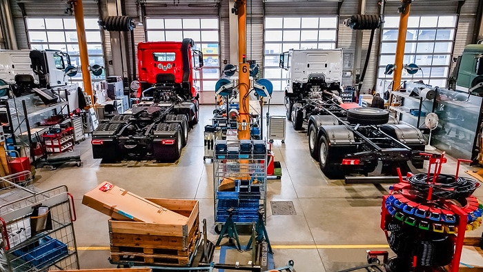 Das Besondere ist hier Routine: Mercedes-Benz Lkw-Manufaktur liefert 300.000stes spezialgefertigtes Fahrzeug aus