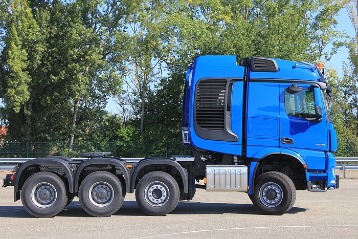 Das Besondere ist hier Routine: Mercedes-Benz Lkw-Manufaktur liefert 300.000stes spezialgefertigtes Fahrzeug aus
