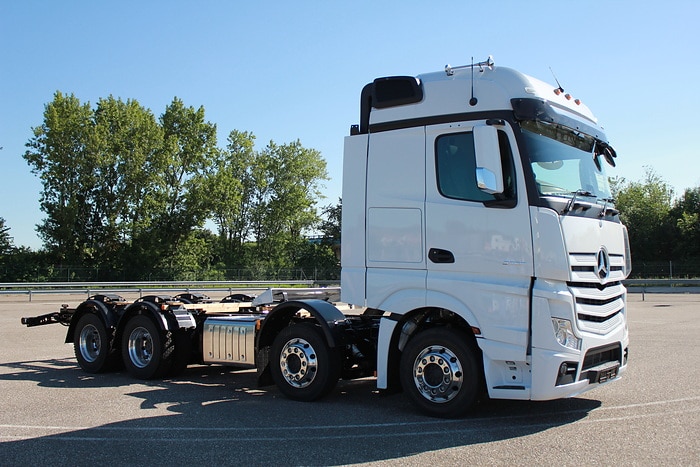 Das Besondere ist hier Routine: Mercedes-Benz Lkw-Manufaktur liefert 300.000stes spezialgefertigtes Fahrzeug aus