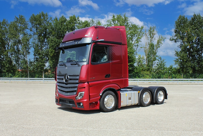Das Besondere ist hier Routine: Mercedes-Benz Lkw-Manufaktur liefert 300.000stes spezialgefertigtes Fahrzeug aus