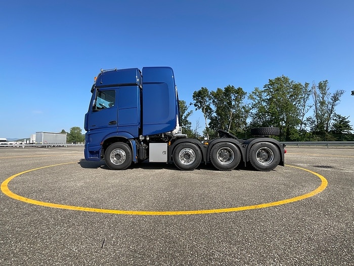 Das Besondere ist hier Routine: Mercedes-Benz Lkw-Manufaktur liefert 300.000stes spezialgefertigtes Fahrzeug aus