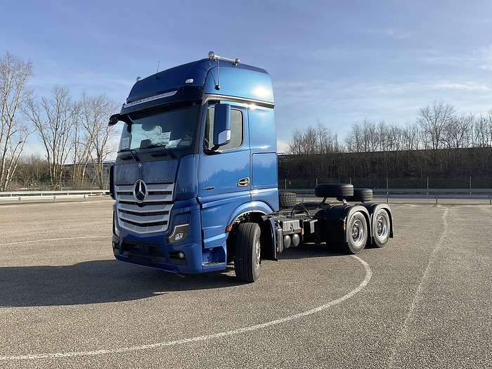 Das Besondere ist hier Routine: Mercedes-Benz Lkw-Manufaktur liefert 300.000stes spezialgefertigtes Fahrzeug aus