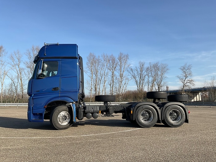 Das Besondere ist hier Routine: Mercedes-Benz Lkw-Manufaktur liefert 300.000stes spezialgefertigtes Fahrzeug aus