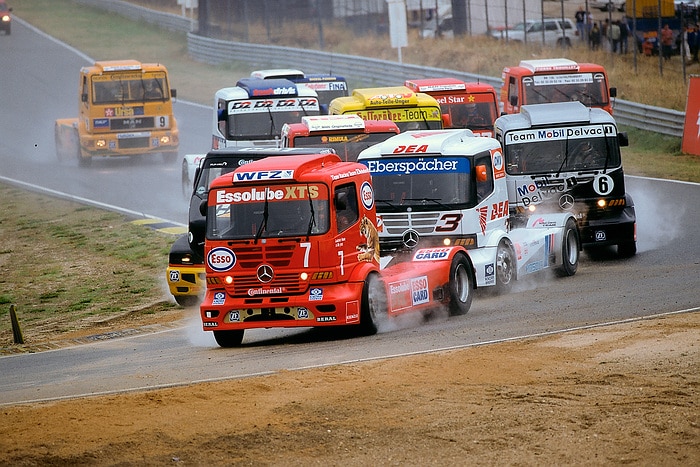 Five-tonne racing truck with 1,100 kW (1,496 hp) and 160 km/h