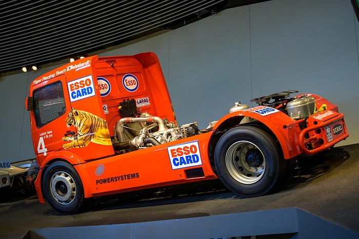 Five-tonne racing truck with 1,100 kW (1,496 hp) and 160 km/h