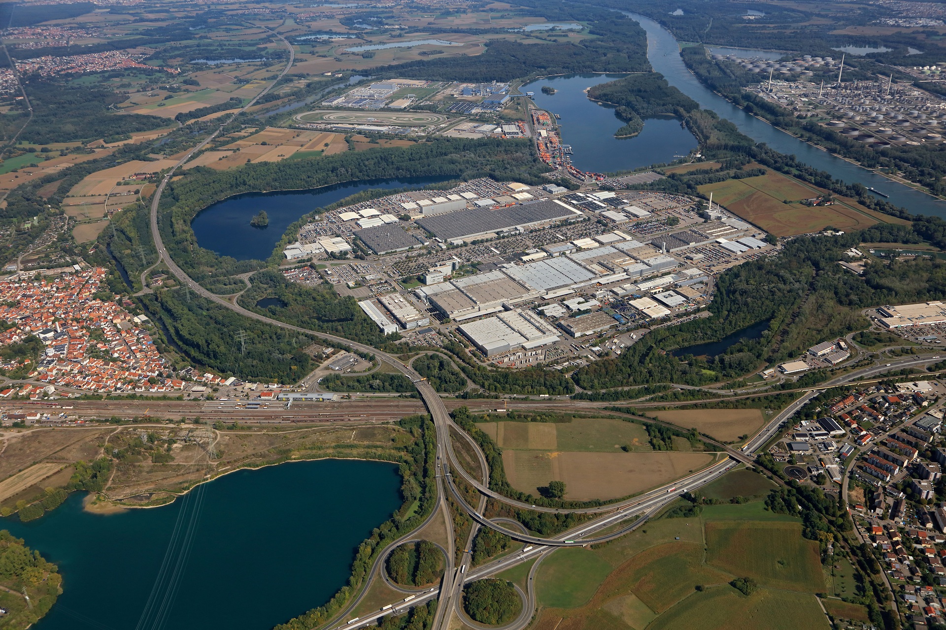 Geothermieanlage WärmeWerkWörth Daimler Truck, EnBW und Stadt Wörth am Rhein gründen Joint Venture für Zukunftsprojekt: Nachhaltige Wärmegewinnung durch Geothermie in Wörth