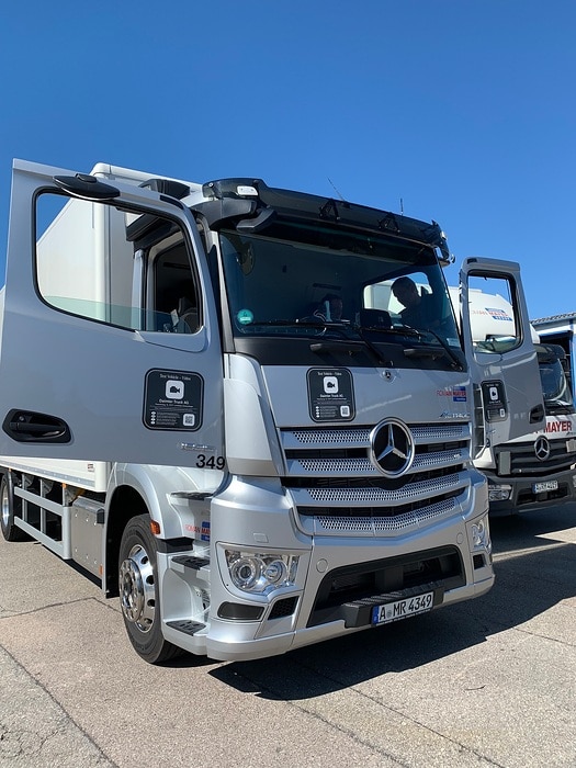 Neueste Sicherheitsassistenzsysteme von Daimler Truck im Kundentest bei der Roman Mayer Logistik Group