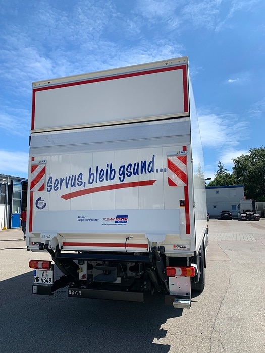 Neueste Sicherheitsassistenzsysteme von Daimler Truck im Kundentest bei der Roman Mayer Logistik Group
