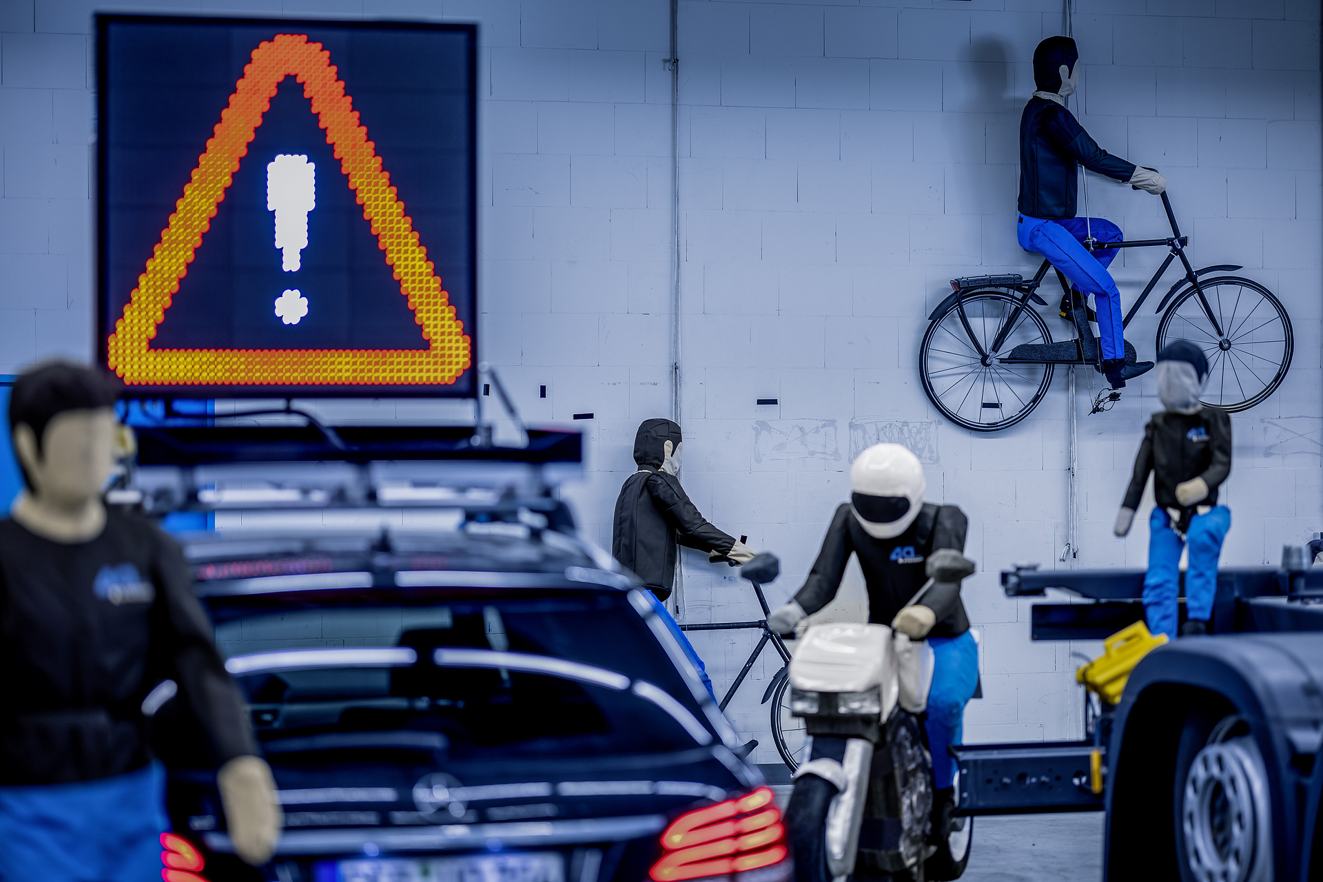 Safety Testequipment Neueste Sicherheitsassistenzsysteme von Daimler Truck im Kundentest bei der Roman Mayer Logistik Group
