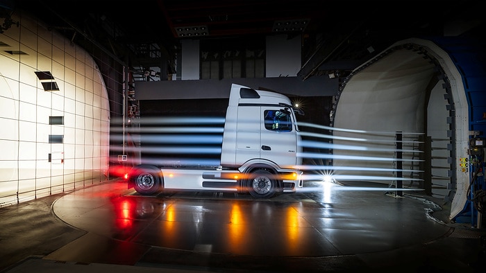 Mercedes-Benz Trucks feiert Weltpremiere des batterieelektrischen Fernverkehrs-Lkw eActros 600