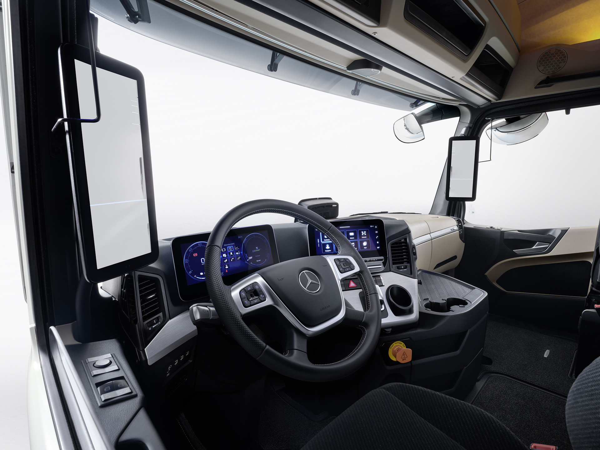 Mercedes-Benz Trucks feiert Weltpremiere des batterieelektrischen Fernverkehrs-Lkw eActros 600