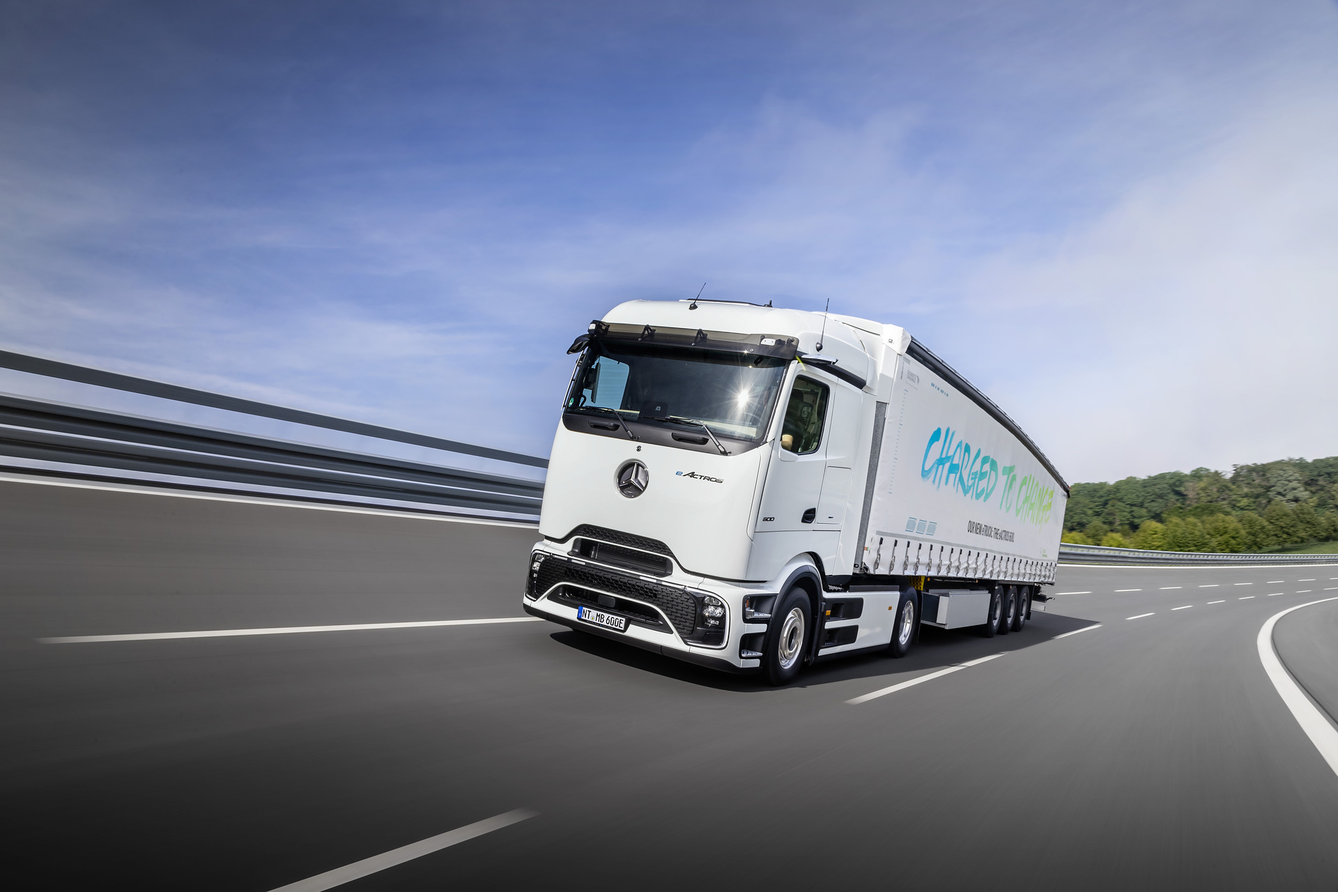 Mercedes-Benz Trucks celebrates world premiere of the battery electric long-haul truck eActros 600