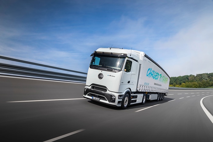 Mercedes-Benz Trucks feiert Weltpremiere des batterieelektrischen Fernverkehrs-Lkw eActros 600