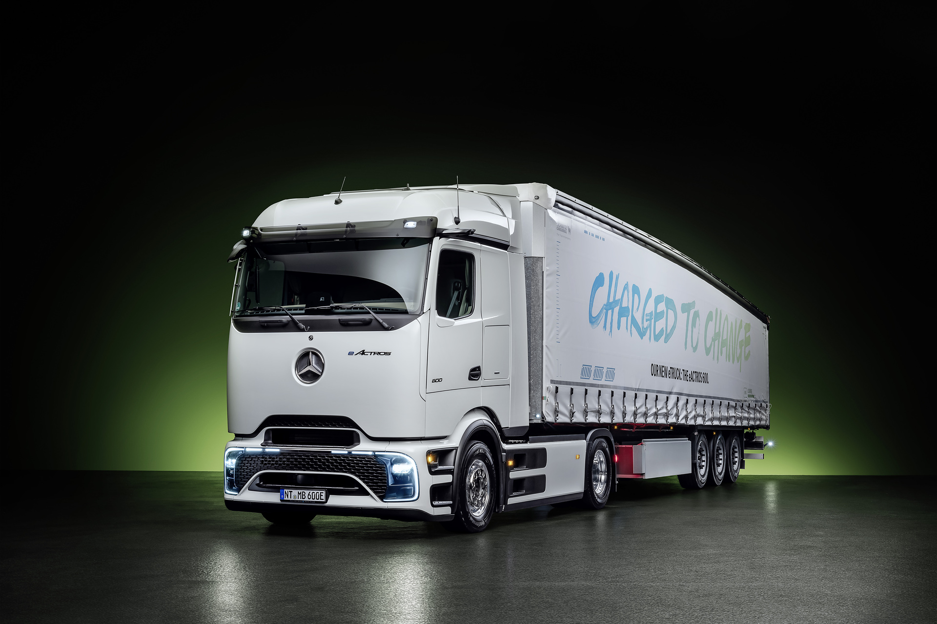 Mercedes-Benz Trucks celebrates world premiere of the battery electric long-haul truck eActros 600