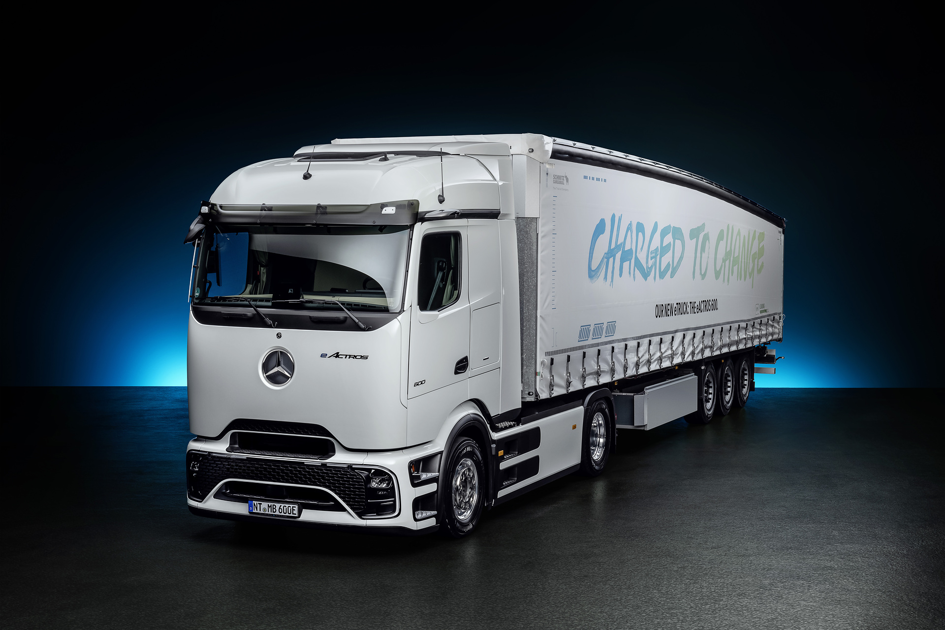 Mercedes-Benz Trucks celebrates world premiere of the battery electric long-haul truck eActros 600