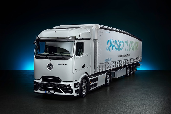 Mercedes-Benz Trucks feiert Weltpremiere des batterieelektrischen Fernverkehrs-Lkw eActros 600