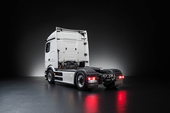 Mercedes-Benz Trucks feiert Weltpremiere des batterieelektrischen Fernverkehrs-Lkw eActros 600