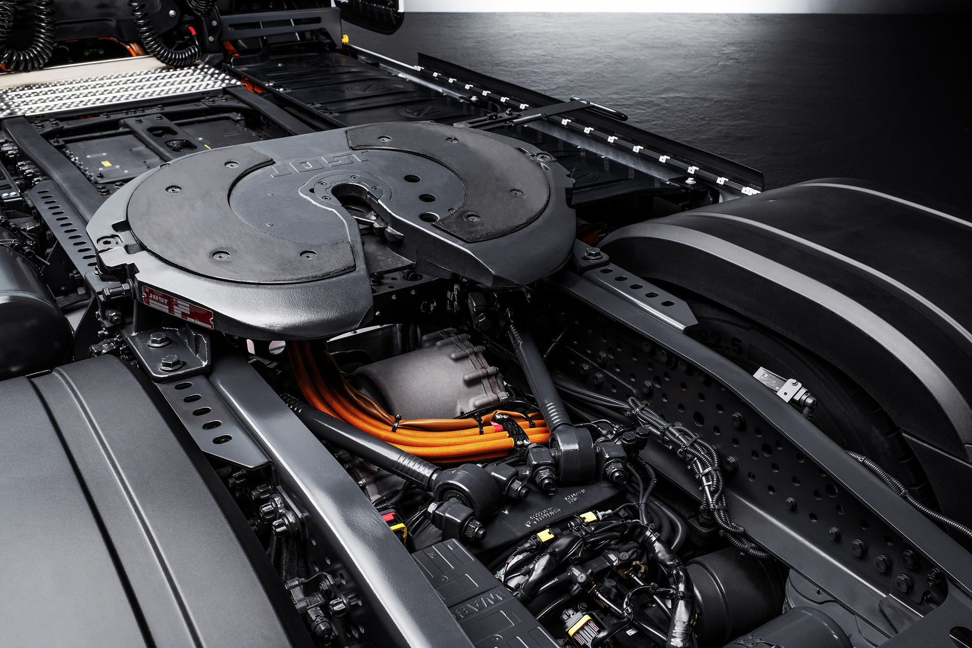 Mercedes-Benz Trucks feiert Weltpremiere des batterieelektrischen Fernverkehrs-Lkw eActros 600
