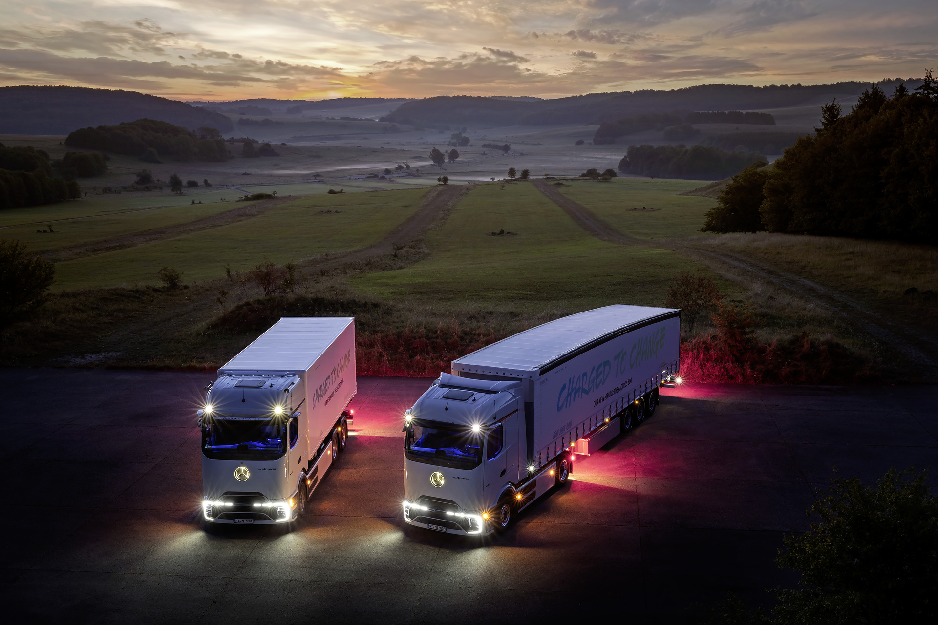 Mercedes-Benz Trucks feiert Weltpremiere des batterieelektrischen Fernverkehrs-Lkw eActros 600