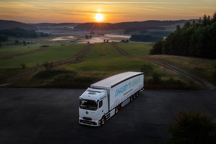 Mercedes-Benz Trucks celebrates world premiere of the battery electric long-haul truck eActros 600