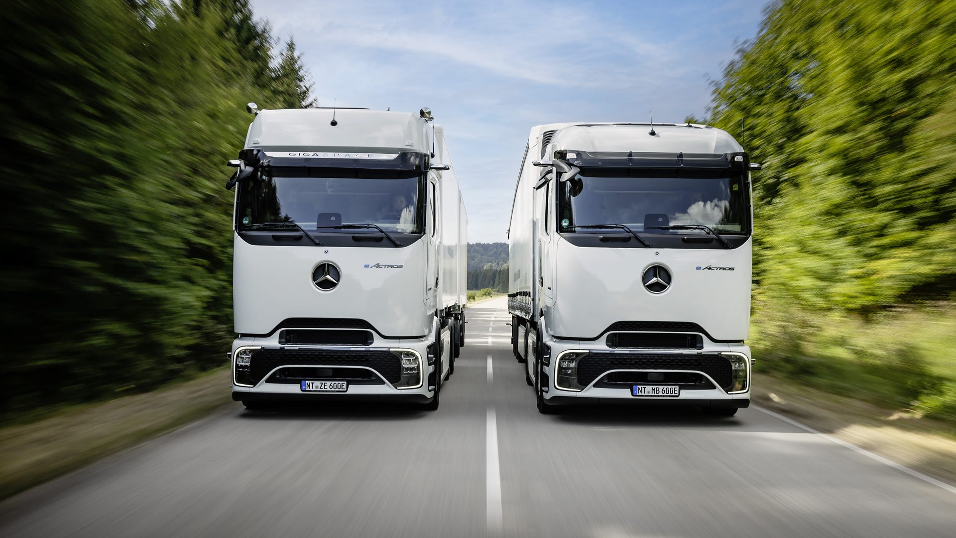 Mercedes-Benz Trucks feiert Weltpremiere des batterieelektrischen Fernverkehrs-Lkw eActros 600