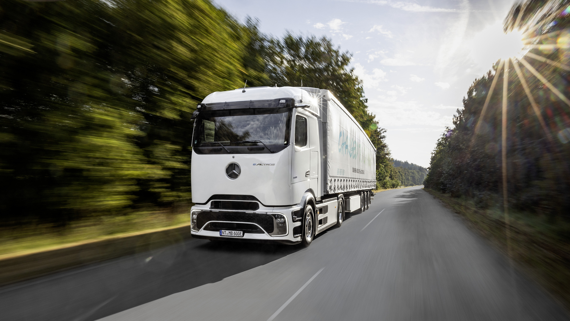 Mercedes-Benz Trucks celebrates world premiere of the battery electric long-haul truck eActros 600