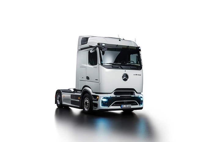 Mercedes-Benz Trucks feiert Weltpremiere des batterieelektrischen Fernverkehrs-Lkw eActros 600