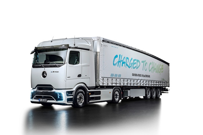 Mercedes-Benz Trucks feiert Weltpremiere des batterieelektrischen Fernverkehrs-Lkw eActros 600