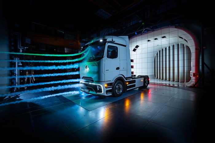 Mercedes-Benz Trucks feiert Weltpremiere des batterieelektrischen Fernverkehrs-Lkw eActros 600