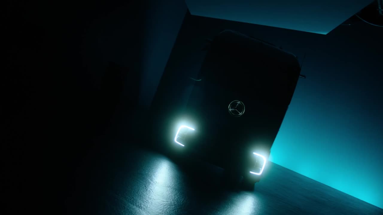 Footage - World premiere Mercedes-Benz eActros 600