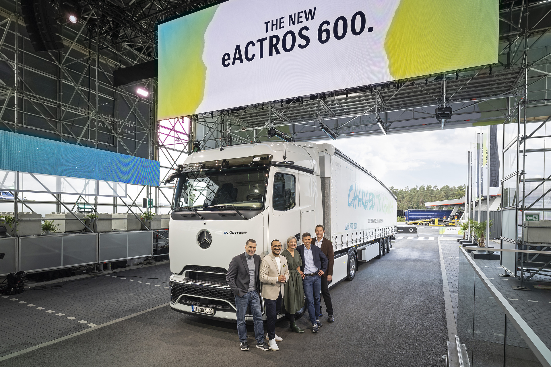 Mercedes-Benz Trucks celebrates world premiere of the battery electric long-haul truck eActros 600