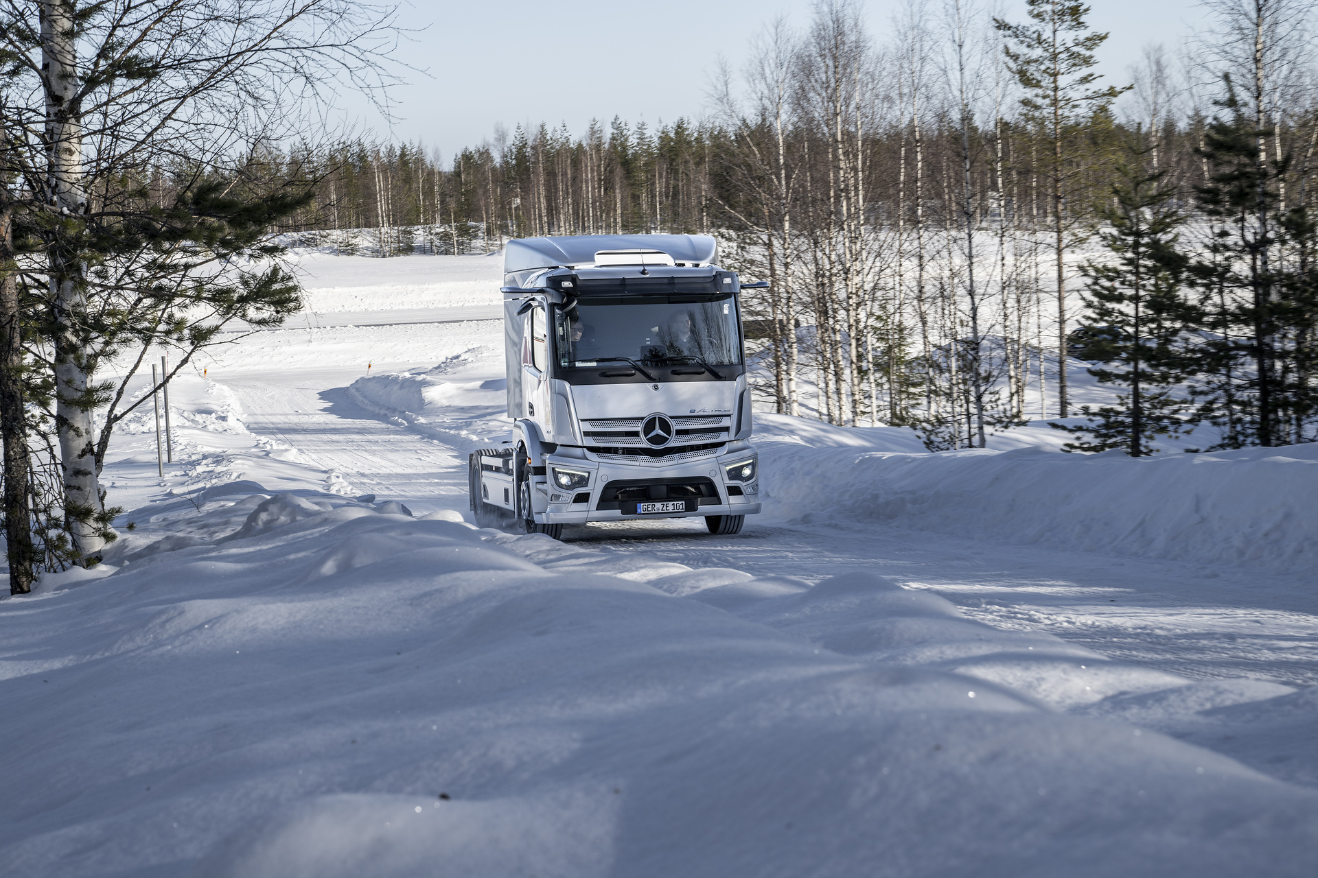 Der eActros im Winter: Fragen und Antworten zum Betrieb bei Kälte, Eis und Schnee Der eActros im Winter: Fragen und Antworten zum Betrieb bei Kälte, Eis und Schnee