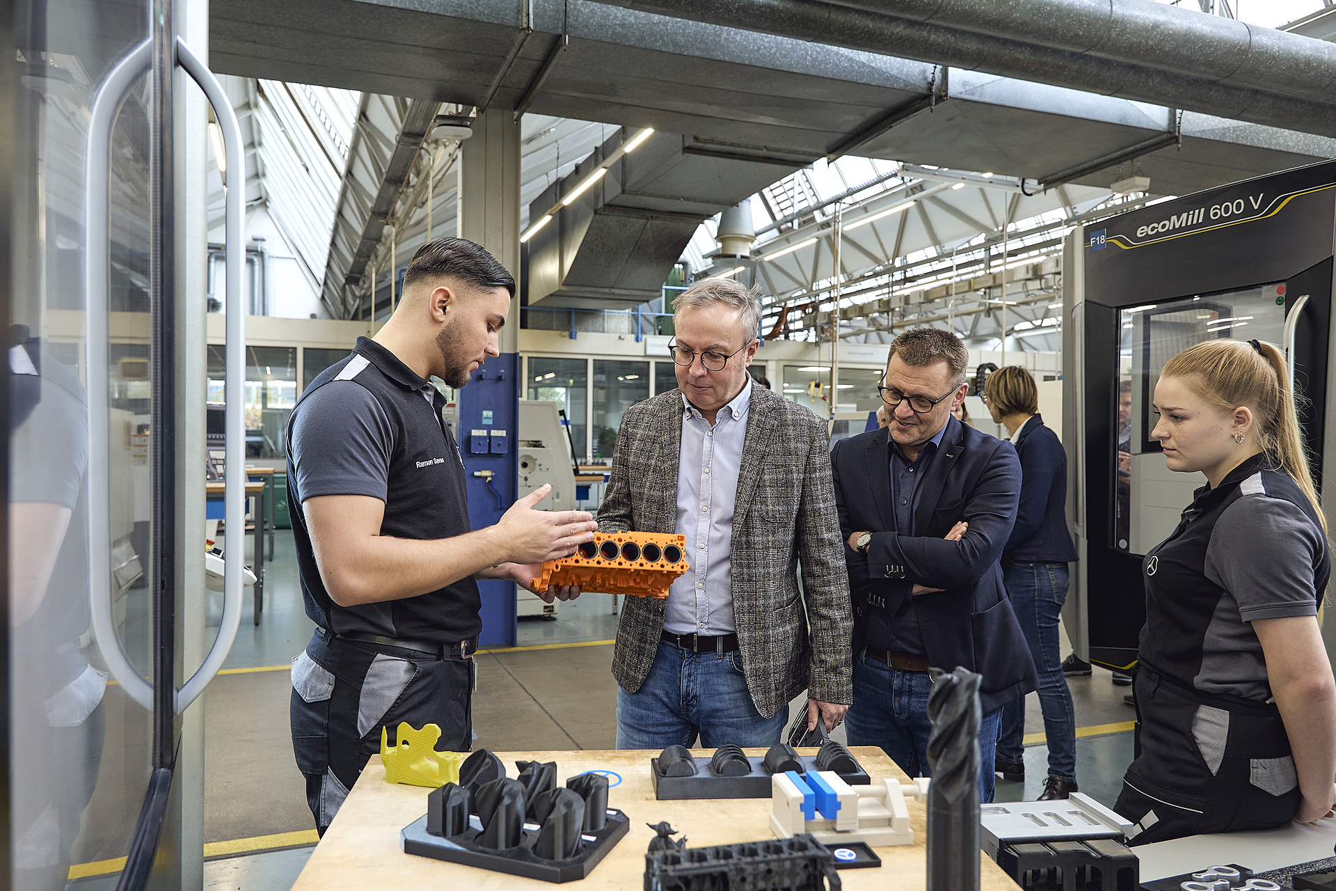 Welcome on board: Daimler Truck Board Member responsible for Human Resources, Jürgen Hartwig, welcomes new apprentices and dual students at the Mannheim site