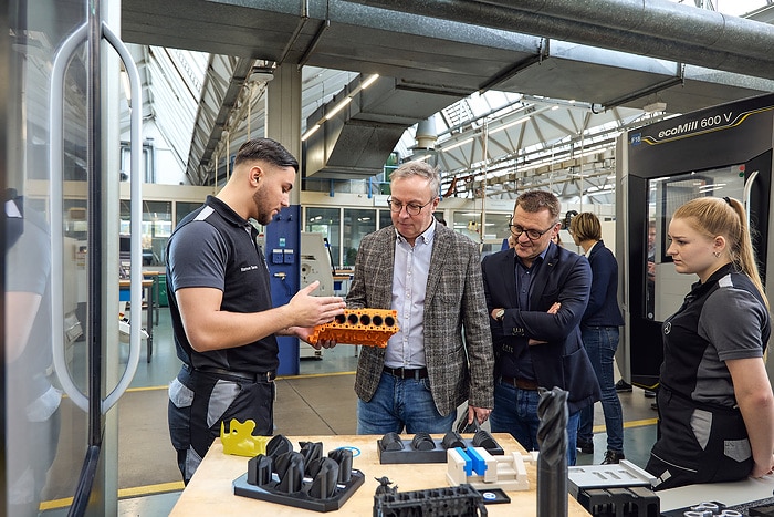 Welcome on board: Daimler Truck Board Member responsible for Human Resources, Jürgen Hartwig, welcomes new apprentices and dual students at the Mannheim site