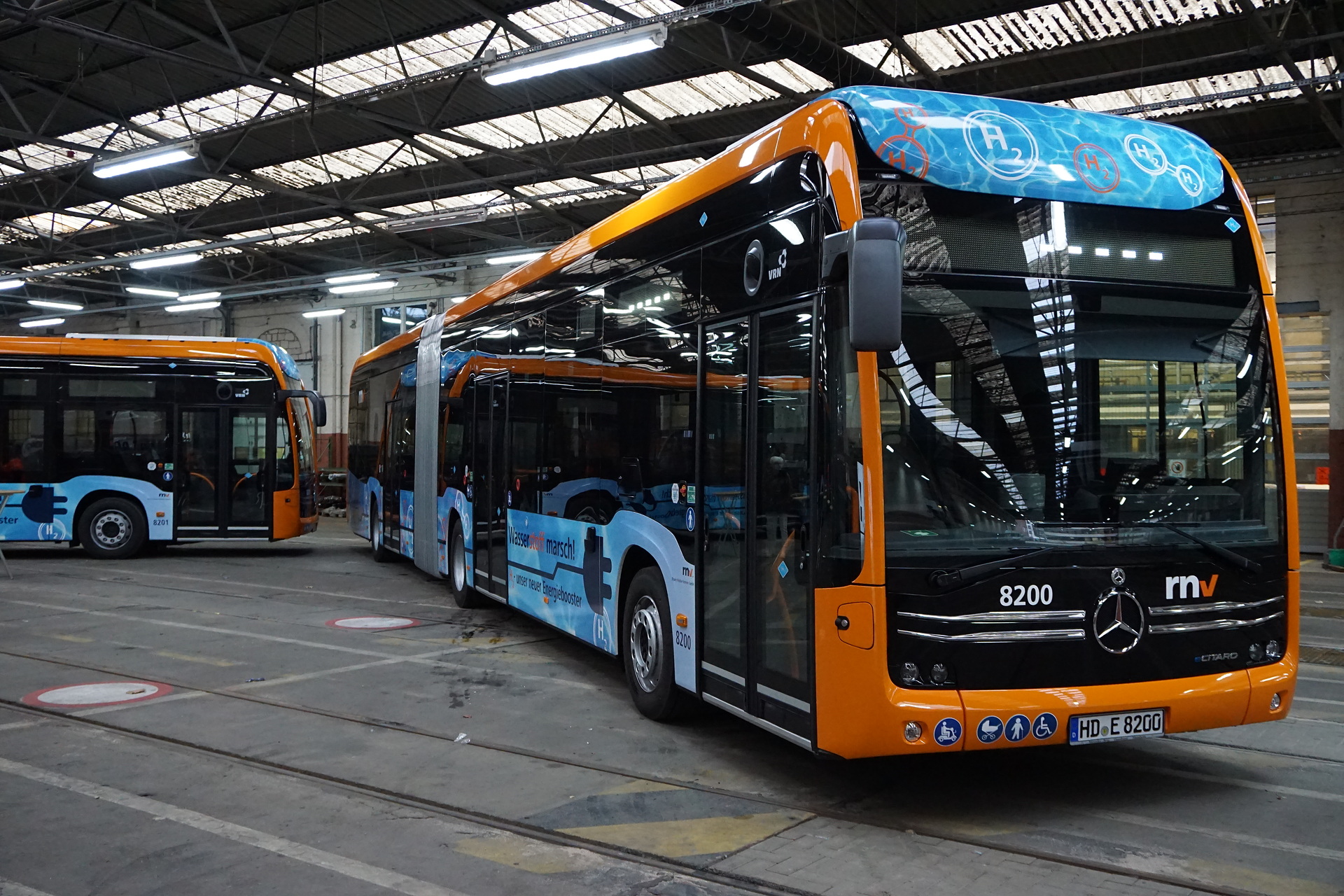 Auslieferung der weltweit ersten Serienfahrzeuge Mercedes-Benz eCitaro G fuel cell an Rhein-Neckar-Verkehr GmbH Auslieferung der weltweit ersten Serienfahrzeuge Mercedes-Benz eCitaro G fuel cell an Rhein-Neckar-Verkehr GmbH
