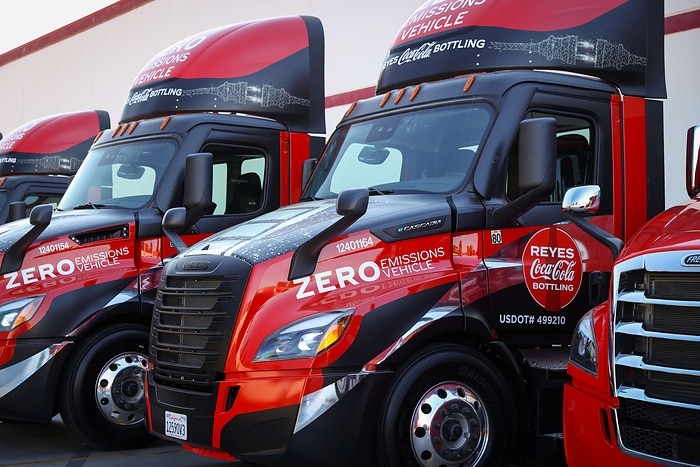 Daimler Truck: 20 battery electric Freightliner eCascadias hit the roads for Reyes Coca-Cola Bottling