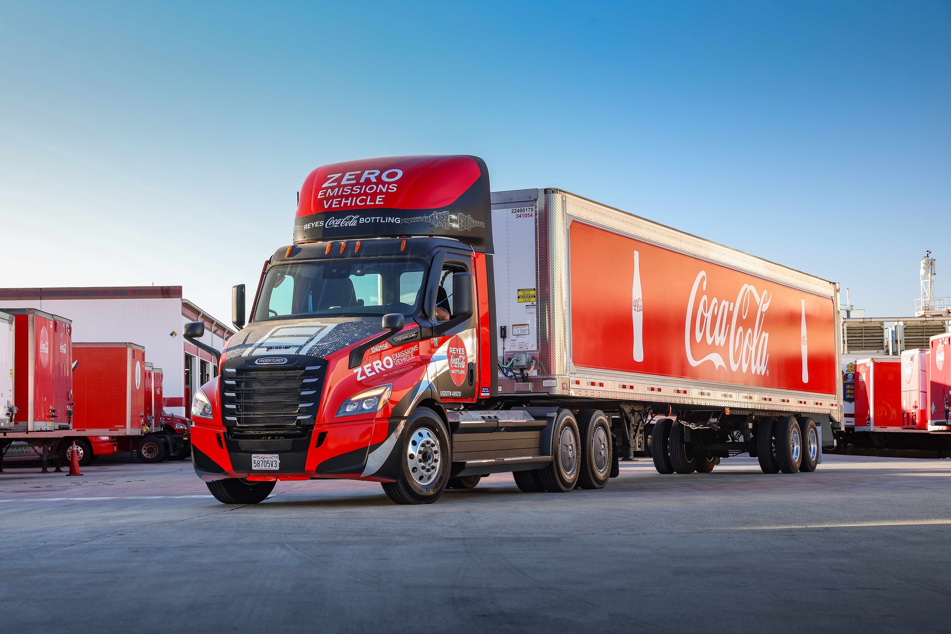 Freightliner eCascadia in Reyes's Coca-Cola Bottling fleet Daimler Truck: 20 battery electric Freightliner eCascadias hit the roads for Reyes Coca-Cola Bottling