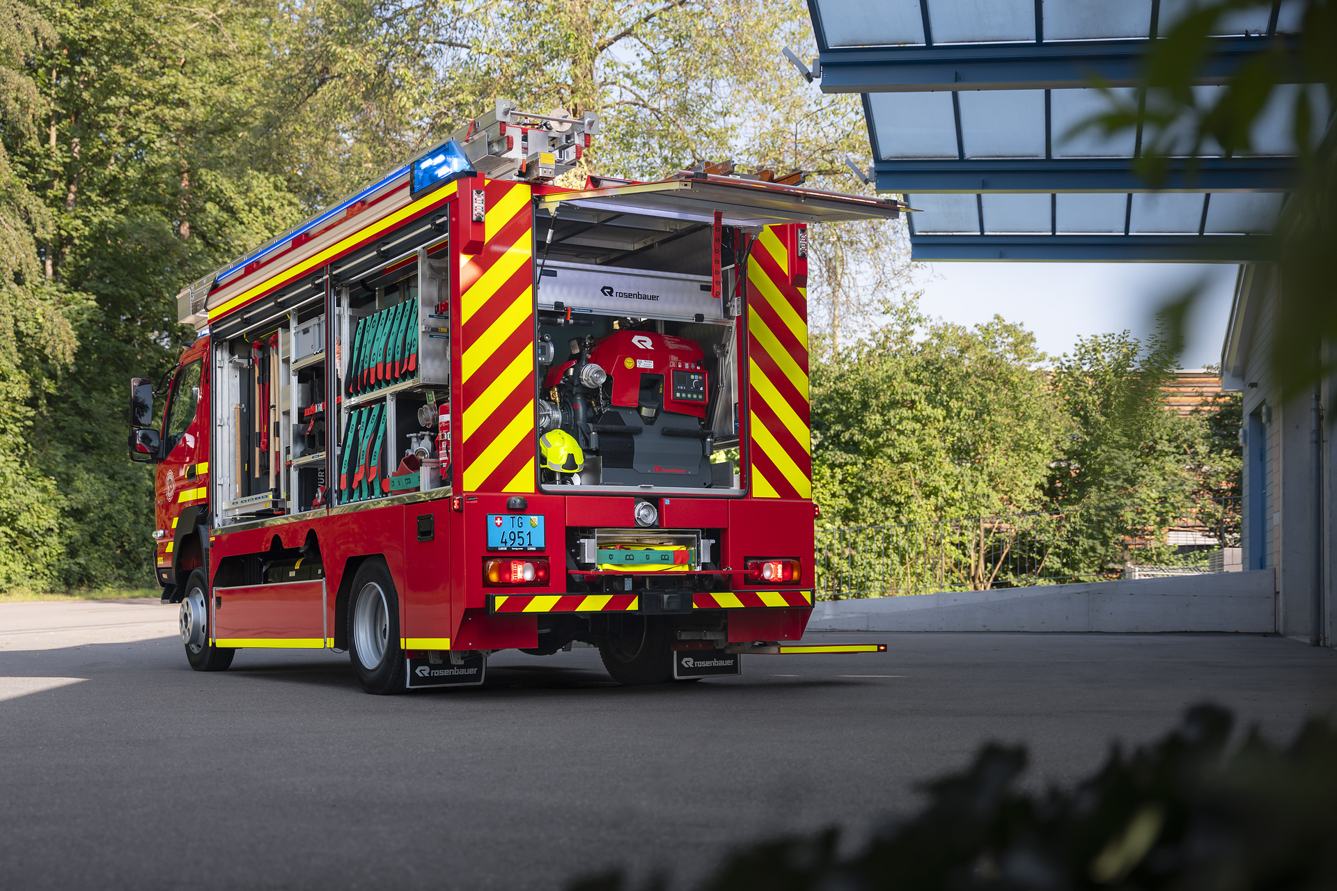 Retten, Löschen, Bergen, Schützen: FUSO Canter 4x4 im Einsatz bei der Schweizer Feuerwehr Retten, Löschen, Bergen, Schützen: FUSO Canter 4x4 im Einsatz bei der Schweizer Feuerwehr