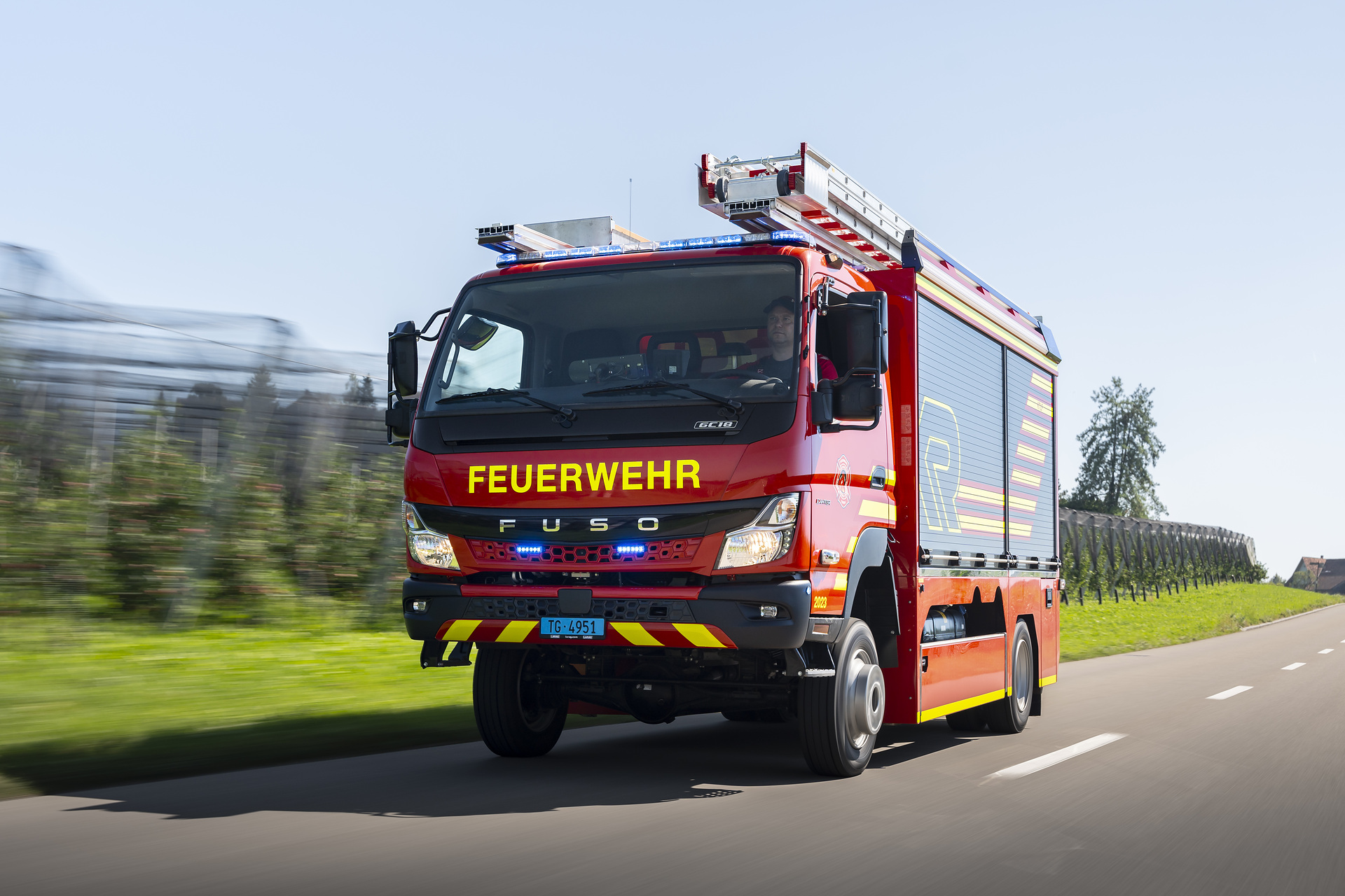 Retten, Löschen, Bergen, Schützen: FUSO Canter 4x4 im Einsatz bei der Schweizer Feuerwehr Retten, Löschen, Bergen, Schützen: FUSO Canter 4x4 im Einsatz bei der Schweizer Feuerwehr