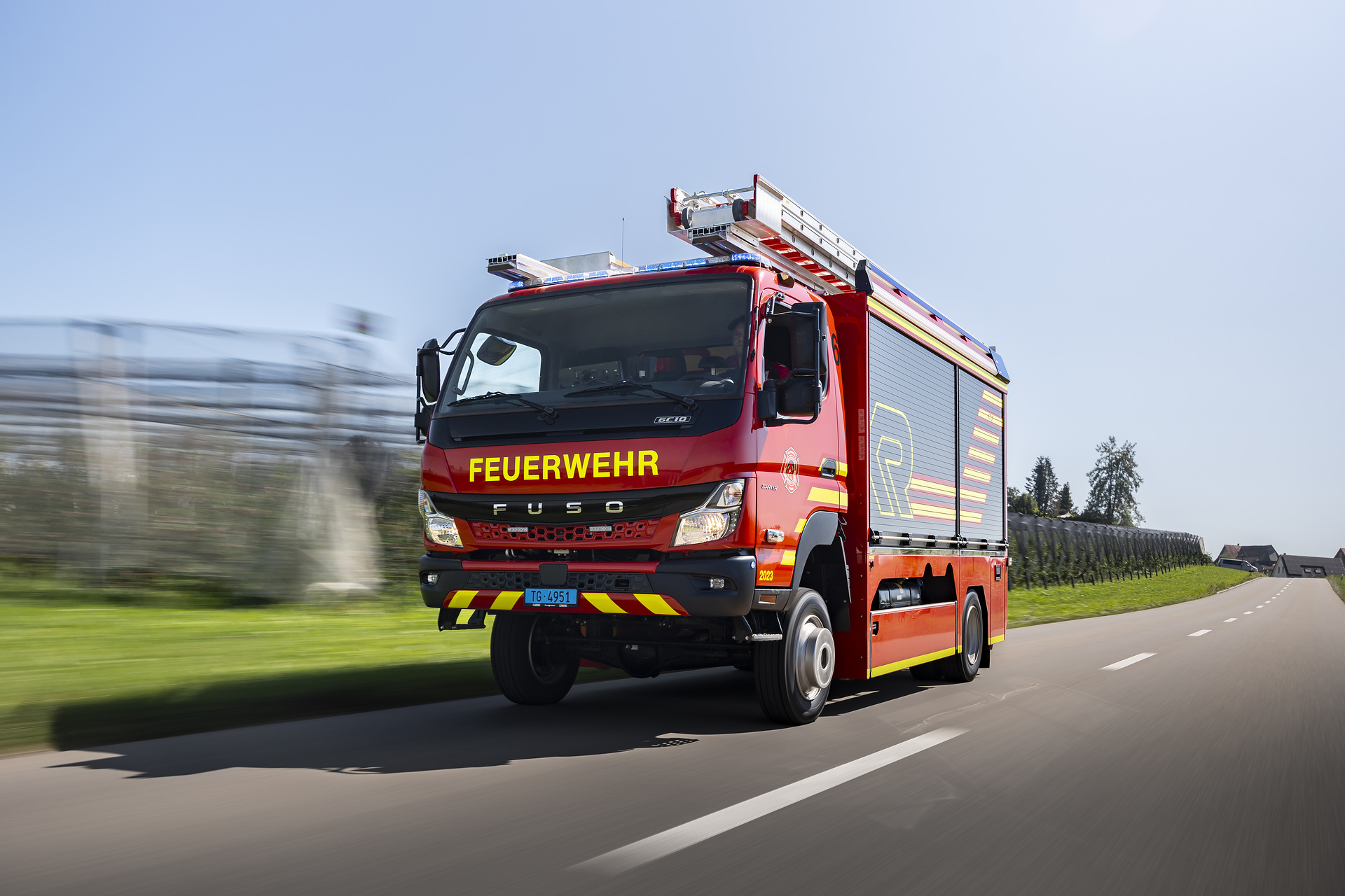 Retten, Löschen, Bergen, Schützen: FUSO Canter 4x4 im Einsatz bei der Schweizer Feuerwehr Retten, Löschen, Bergen, Schützen: FUSO Canter 4x4 im Einsatz bei der Schweizer Feuerwehr
