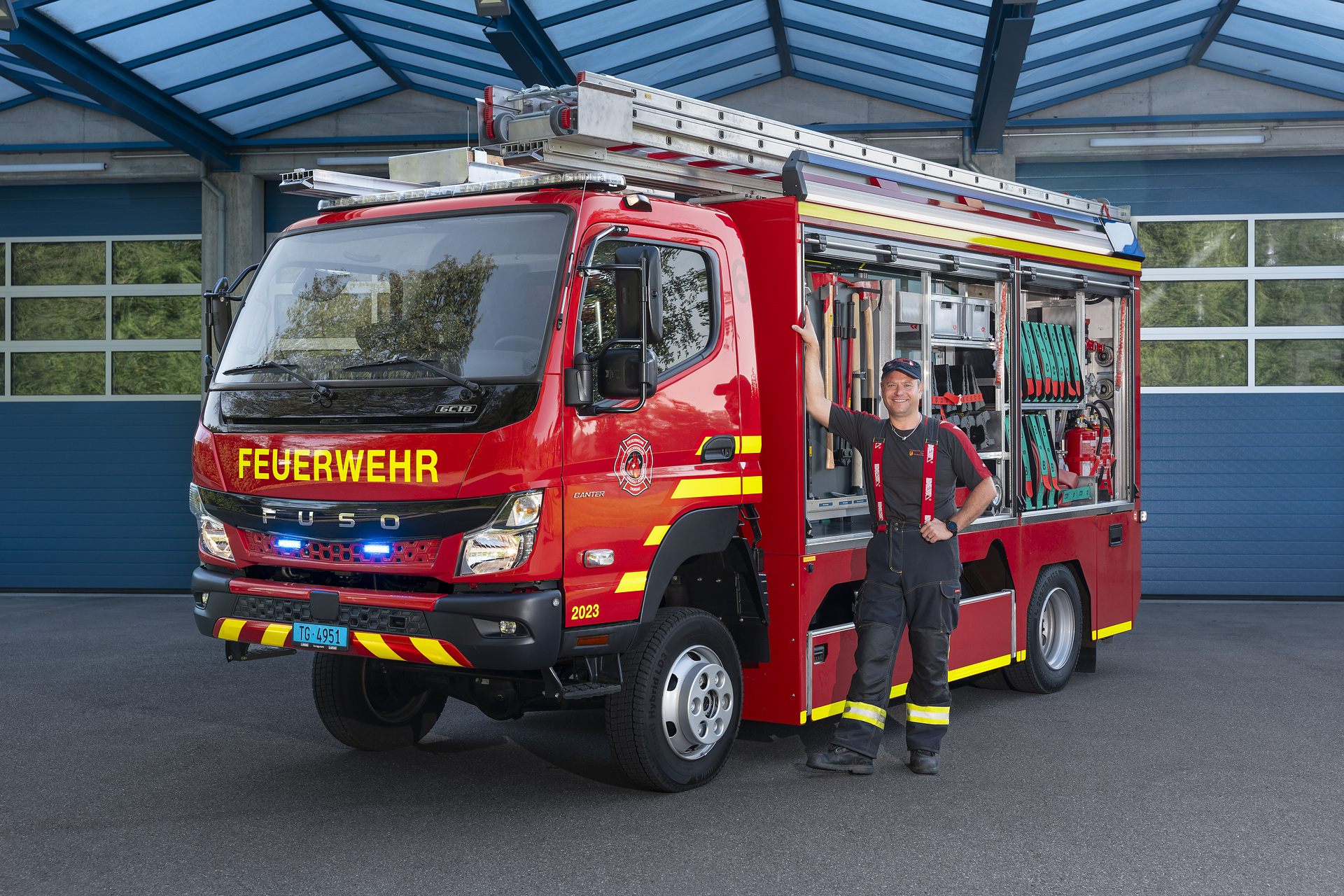 Retten, Löschen, Bergen, Schützen: FUSO Canter 4x4 im Einsatz bei der Schweizer Feuerwehr Retten, Löschen, Bergen, Schützen: FUSO Canter 4x4 im Einsatz bei der Schweizer Feuerwehr