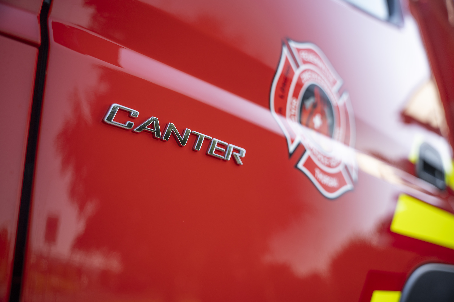 Retten, Löschen, Bergen, Schützen: FUSO Canter 4x4 im Einsatz bei der Schweizer Feuerwehr Retten, Löschen, Bergen, Schützen: FUSO Canter 4x4 im Einsatz bei der Schweizer Feuerwehr