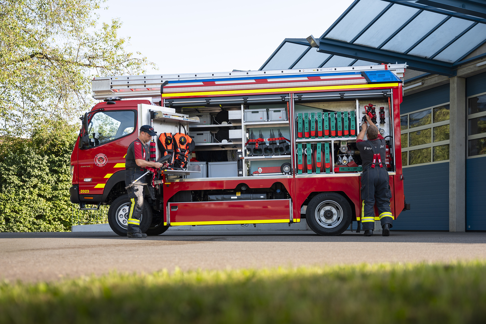 Retten, Löschen, Bergen, Schützen: FUSO Canter 4x4 im Einsatz bei der Schweizer Feuerwehr Retten, Löschen, Bergen, Schützen: FUSO Canter 4x4 im Einsatz bei der Schweizer Feuerwehr