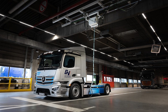 Electrification of plant logistics at the Mercedes-Benz plant in Wörth is making great progress: first twelve e-trucks handed over to customers