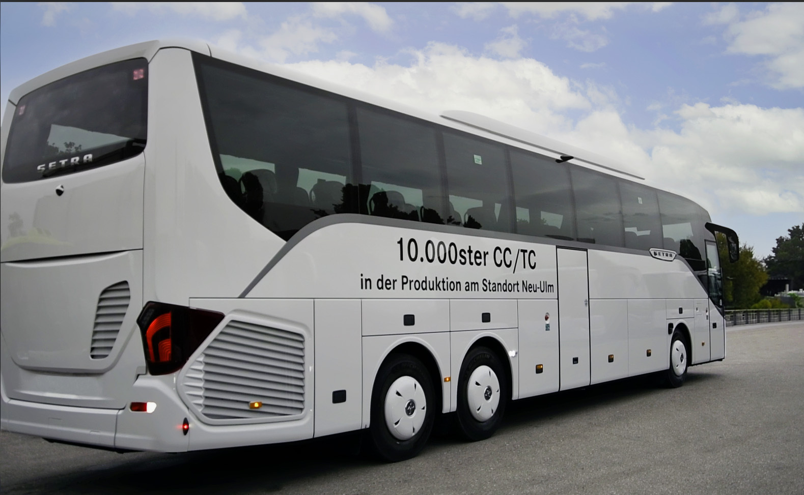 Der S 516 HD ist die 10.000 ComfortClass/TopClass der Modellreihe 500, die im Werk Neu-Ulm produziert wurde. 10.000ster Setra Reisebus der Baureihe 500 am Start