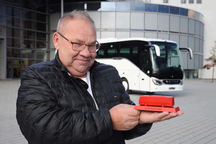 10.000ster Setra Reisebus der Baureihe 500 am Start